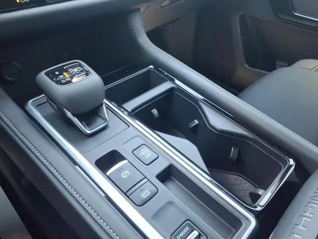 2025 Nissan Pathfinder SV FWD