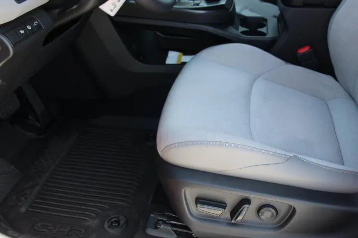 2026 Toyota C-HR XSE