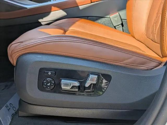 2025 BMW X7 M60i