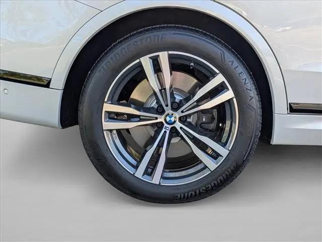 2025 BMW X7 M60i