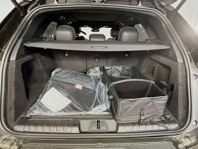 2026 Land Rover Range Rover Sport P360 SE