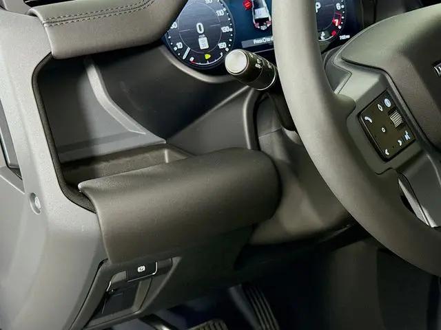 2026 Land Rover Defender P400 X-Dynamic SE