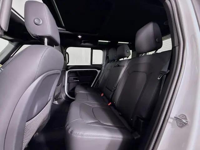 2026 Land Rover Defender P400 X-Dynamic SE