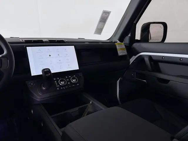 2026 Land Rover Defender P400 X-Dynamic SE