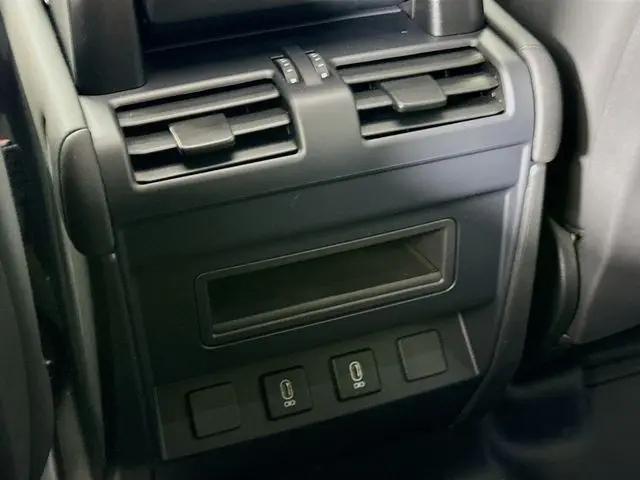 2026 Land Rover Defender P400 X-Dynamic SE