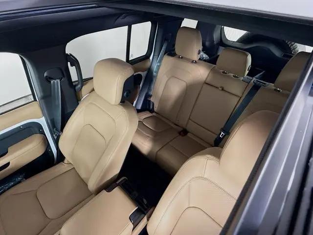 2026 Land Rover Defender P400 X-Dynamic SE