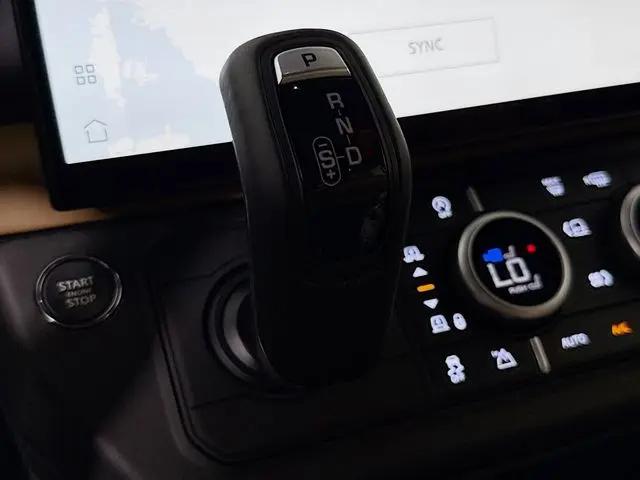2026 Land Rover Defender P400 X-Dynamic SE
