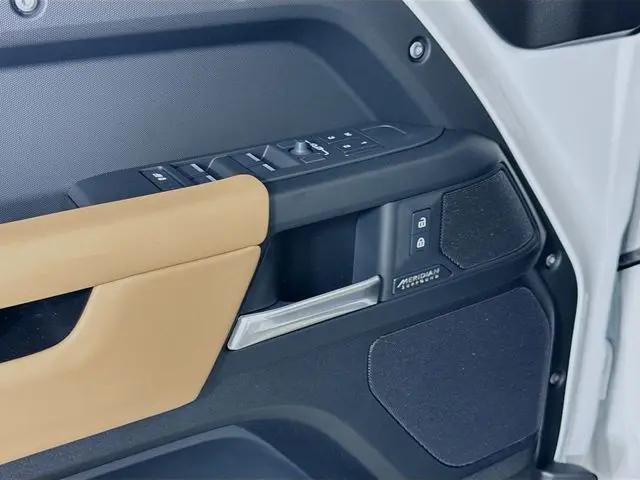 2026 Land Rover Defender P400 X-Dynamic SE