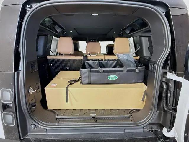 2026 Land Rover Defender P400 X-Dynamic SE