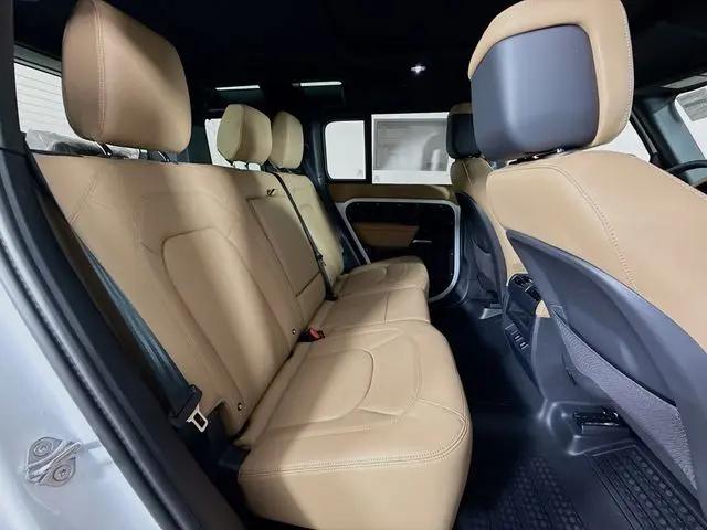 2026 Land Rover Defender P400 X-Dynamic SE
