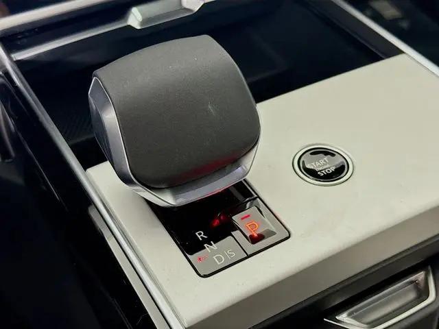 2026 Land Rover Range Rover P400 SE