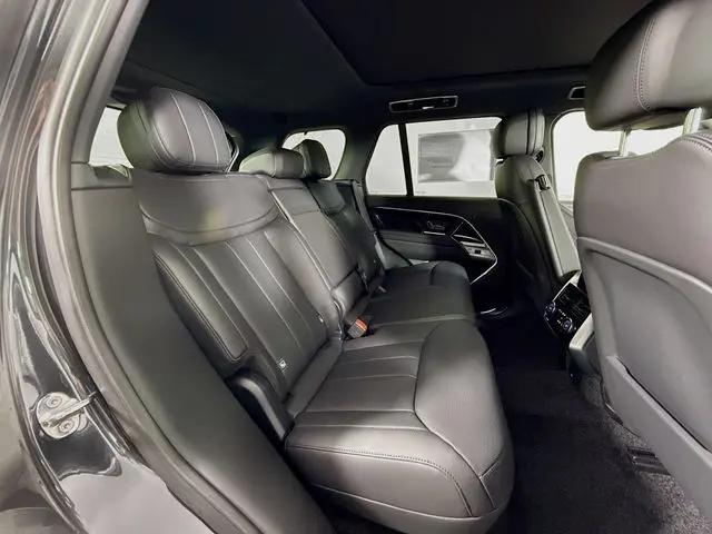 2026 Land Rover Range Rover P400 SE