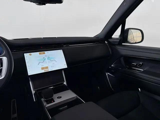 2026 Land Rover Range Rover P400 SE