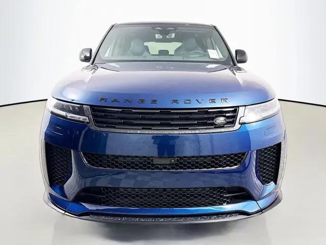 2026 Land Rover Range Rover Sport P635 SV