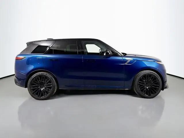 2026 Land Rover Range Rover Sport P635 SV