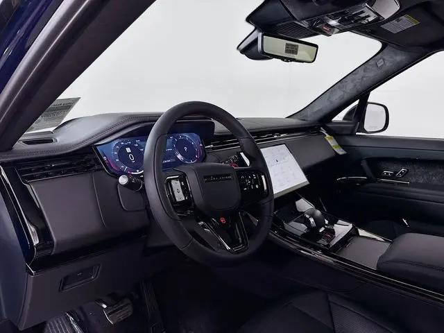 2026 Land Rover Range Rover Sport P635 SV