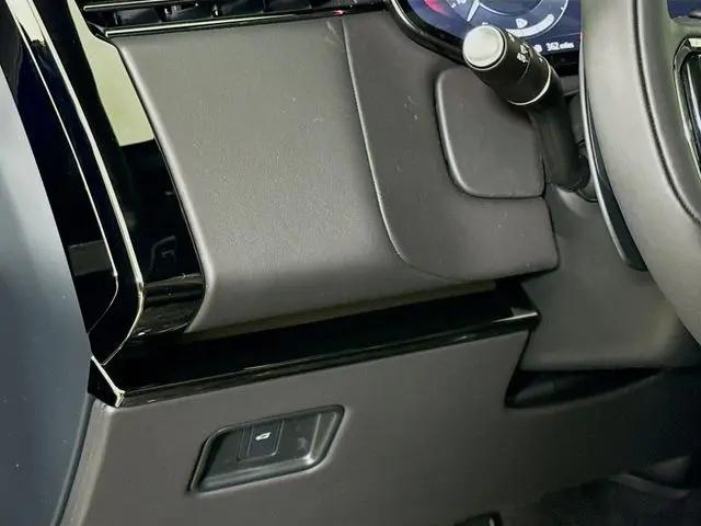 2026 Land Rover Range Rover Sport P635 SV