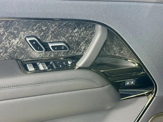 2026 Land Rover Range Rover Sport P635 SV