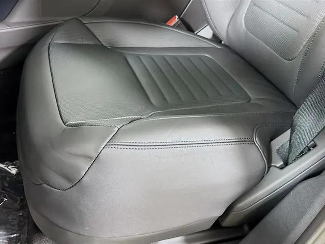 2026 Land Rover Range Rover Sport P635 SV
