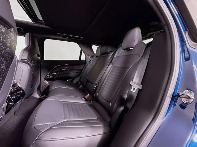 2026 Land Rover Range Rover Sport P635 SV