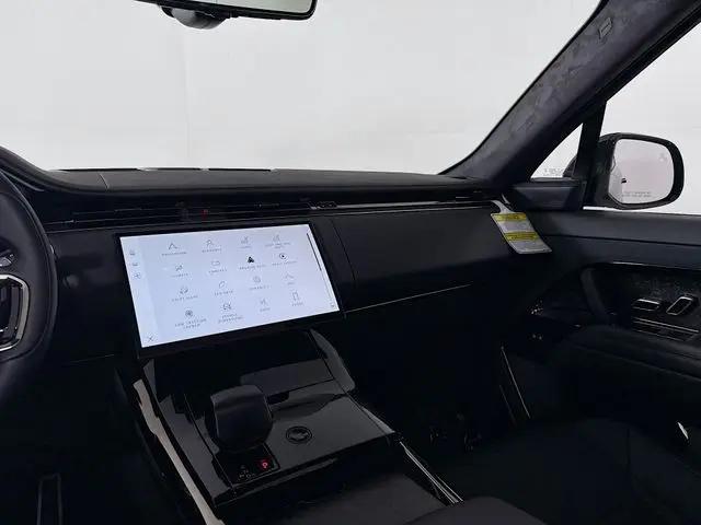 2026 Land Rover Range Rover Sport P635 SV