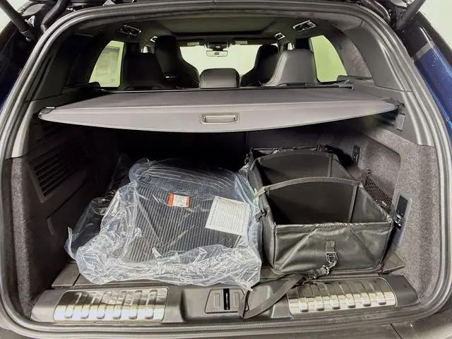2026 Land Rover Range Rover Sport P635 SV