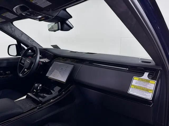2026 Land Rover Range Rover Sport P635 SV