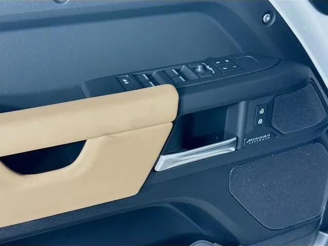 2026 Land Rover Defender P400 X-Dynamic SE