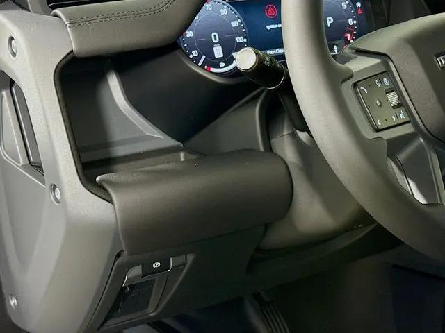 2026 Land Rover Defender P400 X-Dynamic SE