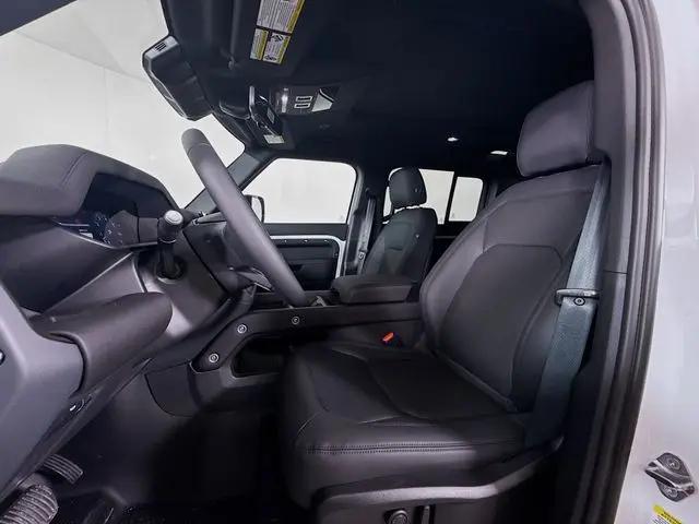 2026 Land Rover Defender P400 X-Dynamic SE