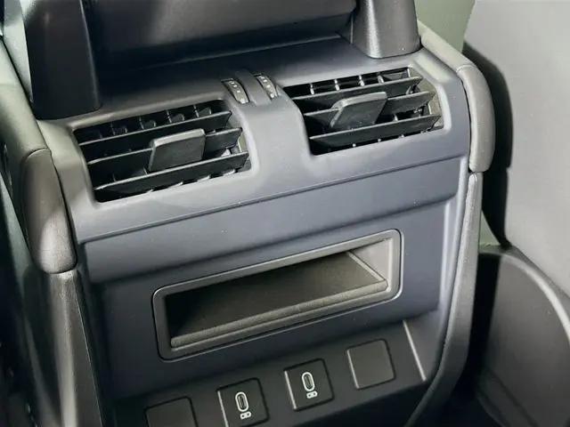 2026 Land Rover Defender P400 X-Dynamic SE