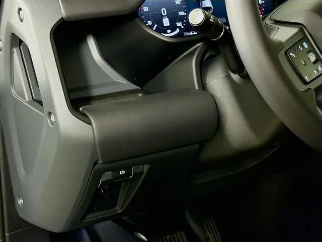 2026 Land Rover Defender P400 X-Dynamic SE