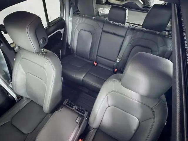 2026 Land Rover Defender P400 X-Dynamic SE