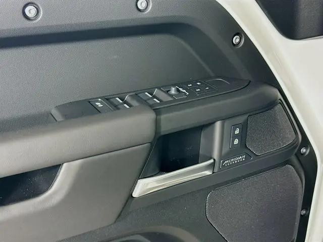 2026 Land Rover Defender P400 X-Dynamic SE