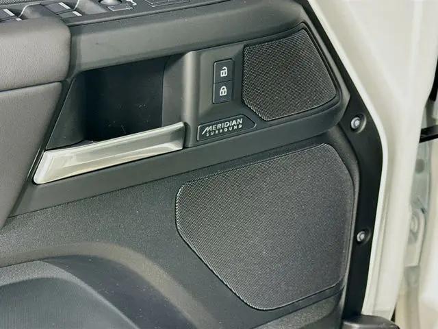 2026 Land Rover Defender P400 X-Dynamic SE
