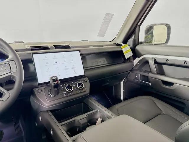 2026 Land Rover Defender P400 X-Dynamic SE
