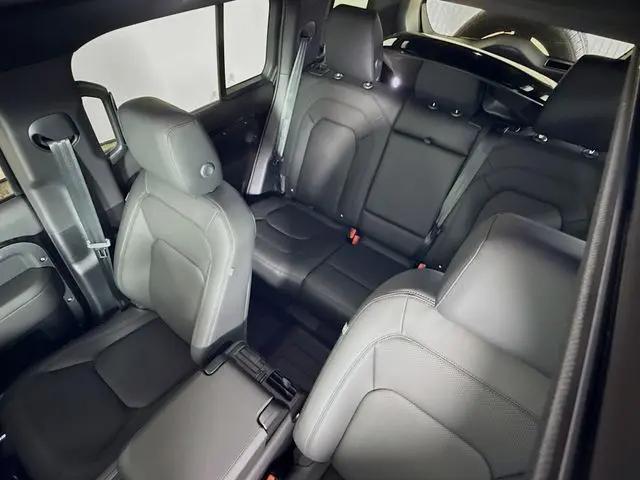 2026 Land Rover Defender P400 X-Dynamic SE