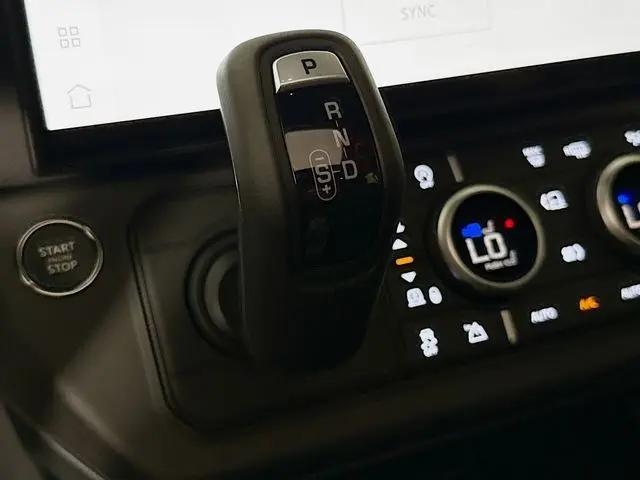 2026 Land Rover Defender P400 X-Dynamic SE