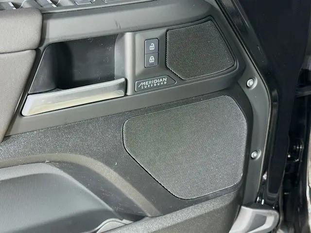 2026 Land Rover Defender P400 X-Dynamic SE