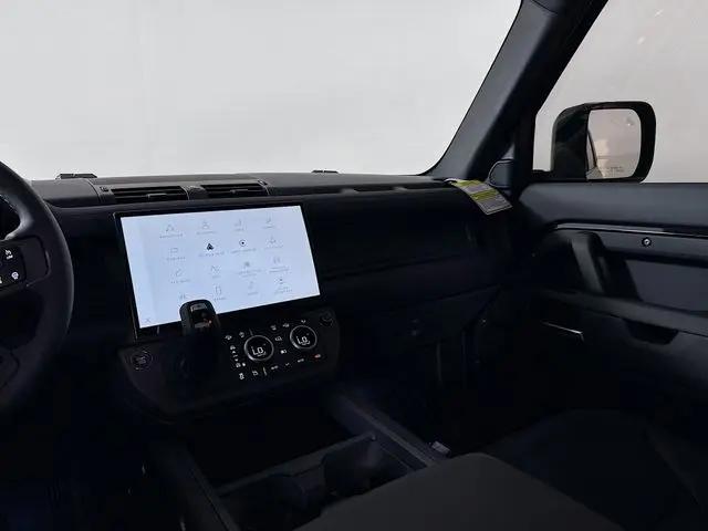 2026 Land Rover Defender P400 X-Dynamic SE