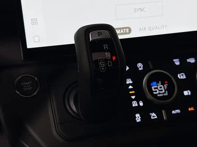 2026 Land Rover Defender P400 X-Dynamic SE