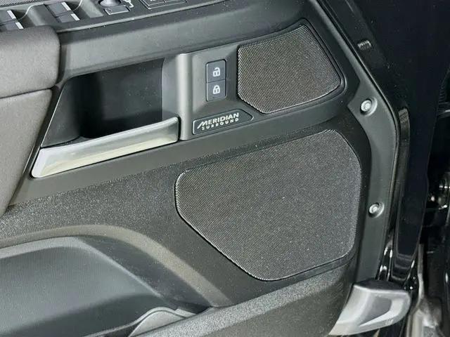 2026 Land Rover Defender P400 X-Dynamic SE