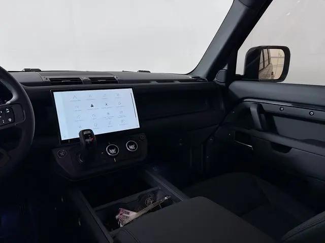 2026 Land Rover Defender P400 X-Dynamic SE