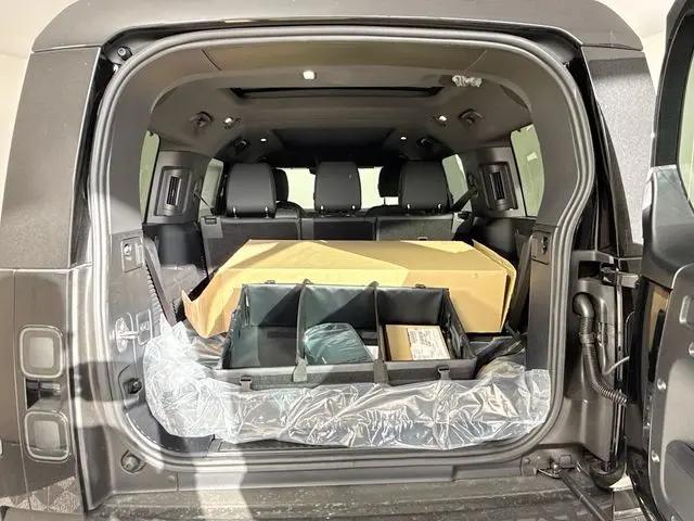 2026 Land Rover Defender P400 X-Dynamic SE