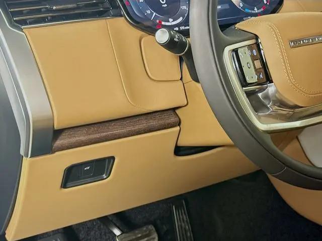2026 Land Rover Range Rover P530 SE 7 Seat