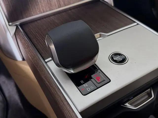 2026 Land Rover Range Rover P530 SE 7 Seat