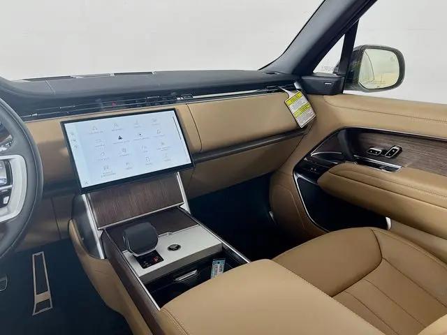 2026 Land Rover Range Rover P530 SE 7 Seat