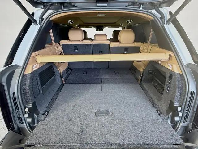 2026 Land Rover Range Rover P530 SE 7 Seat