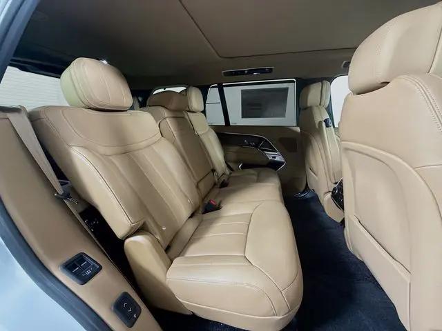 2026 Land Rover Range Rover P530 SE 7 Seat