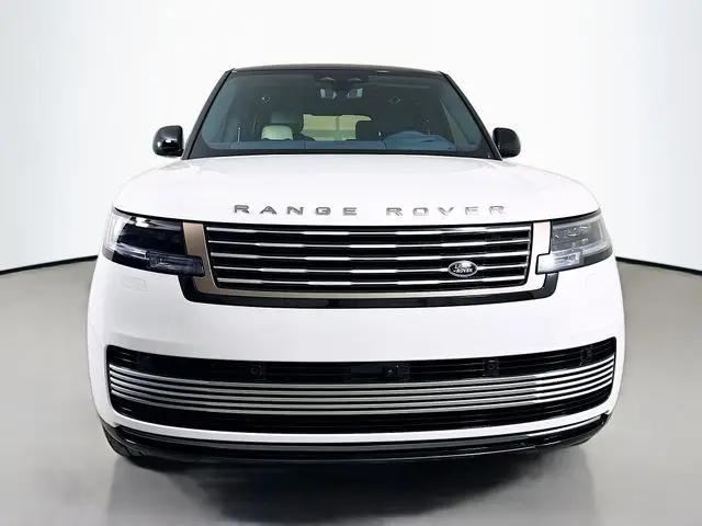 2026 Land Rover Range Rover P615 SV